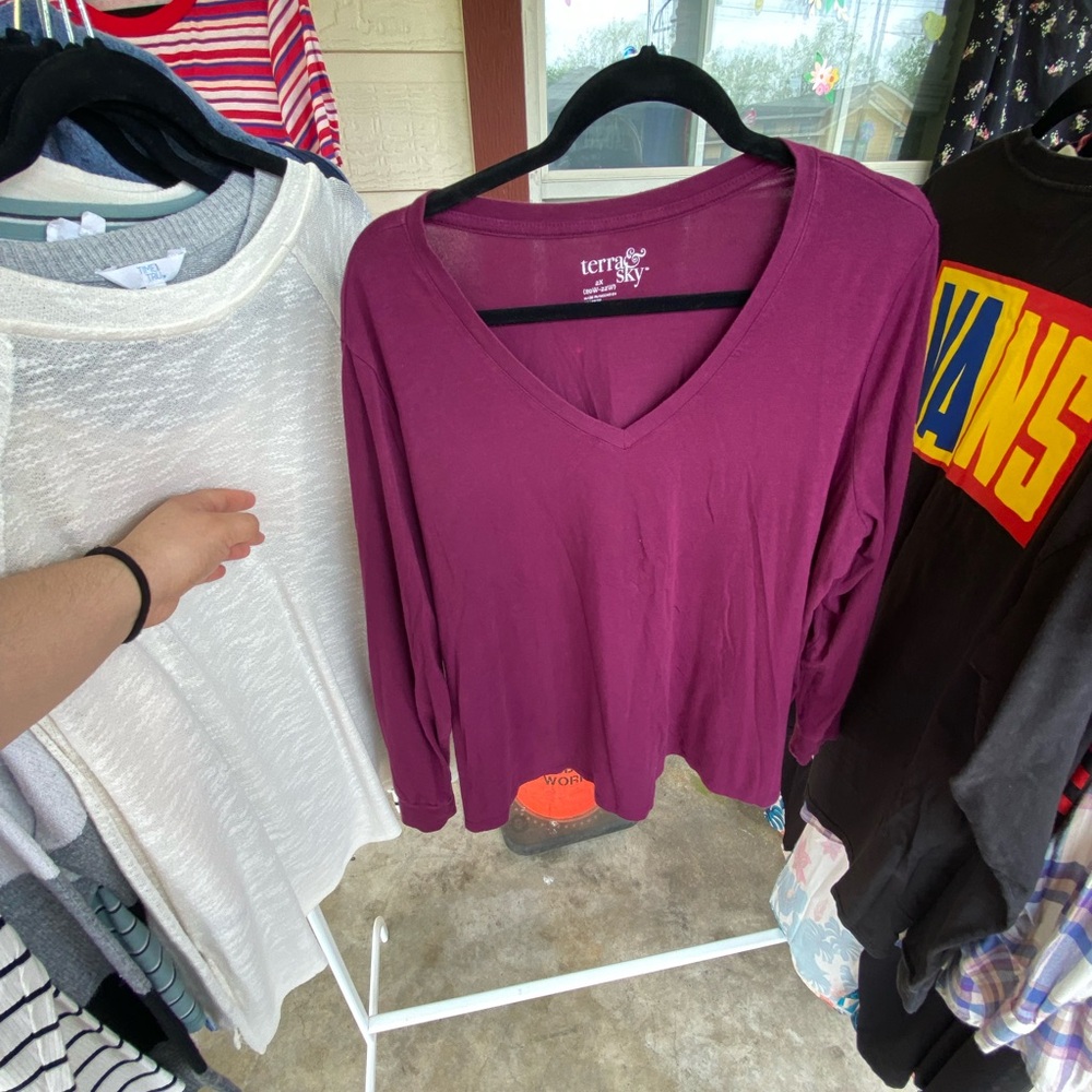 Terra & Sky Women's Purple V-Neck Top